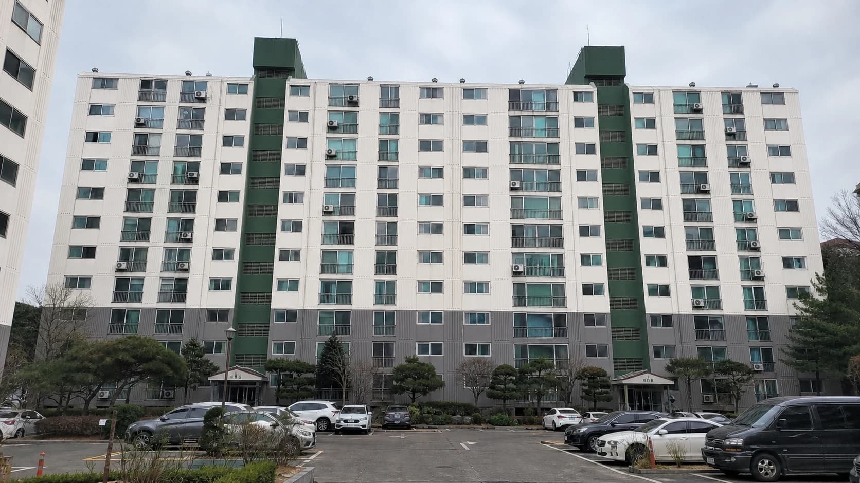 The same apartment exterior with a navy repaint option